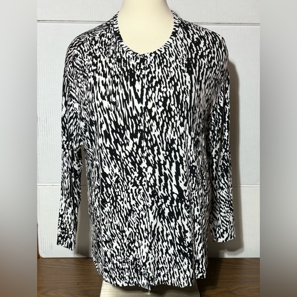 Liz Claiborne e 2X white & black tunic top 31” Length 25” p2p 21” sleeve 24-38 - Picture 2 of 8